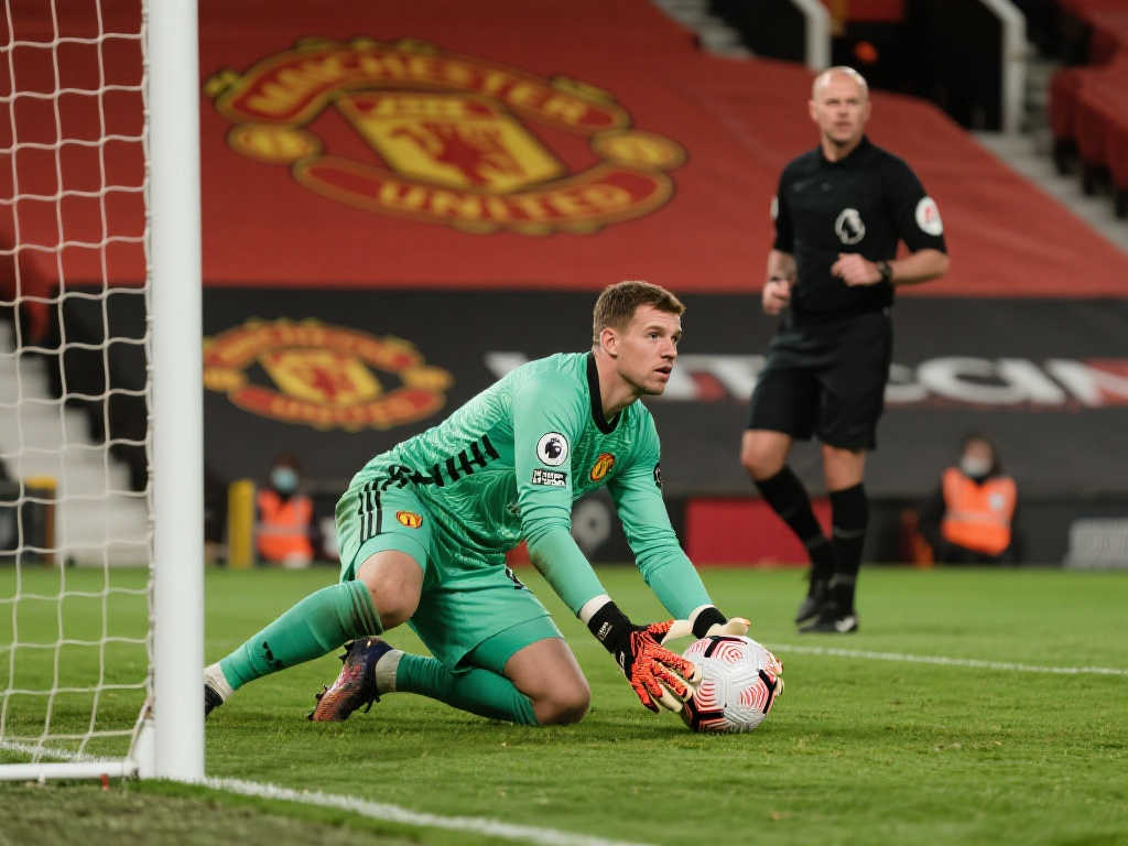 奥纳纳失误成焦点！滕哈格：领先优势下不应如此紧张